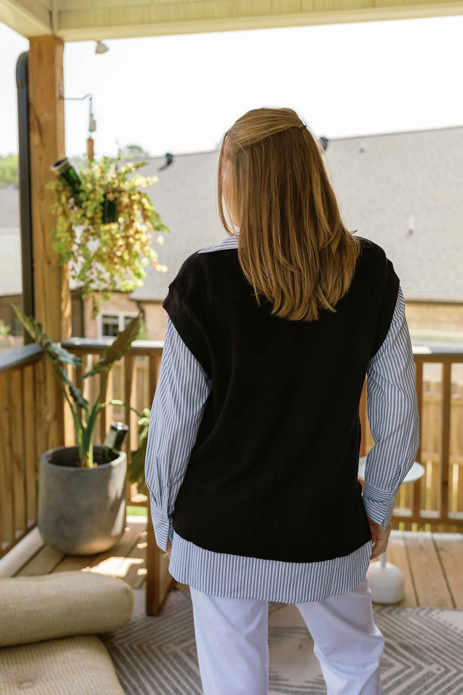 7 V Neck Vest In Black