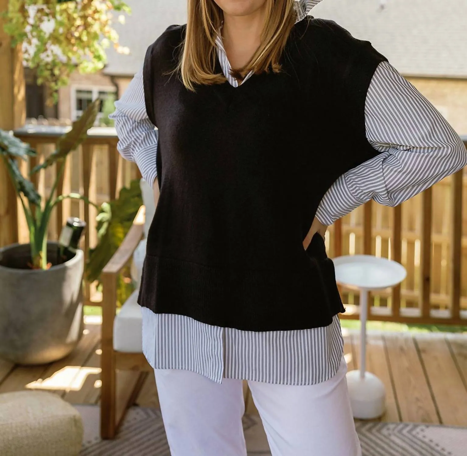 7 V Neck Vest In Black