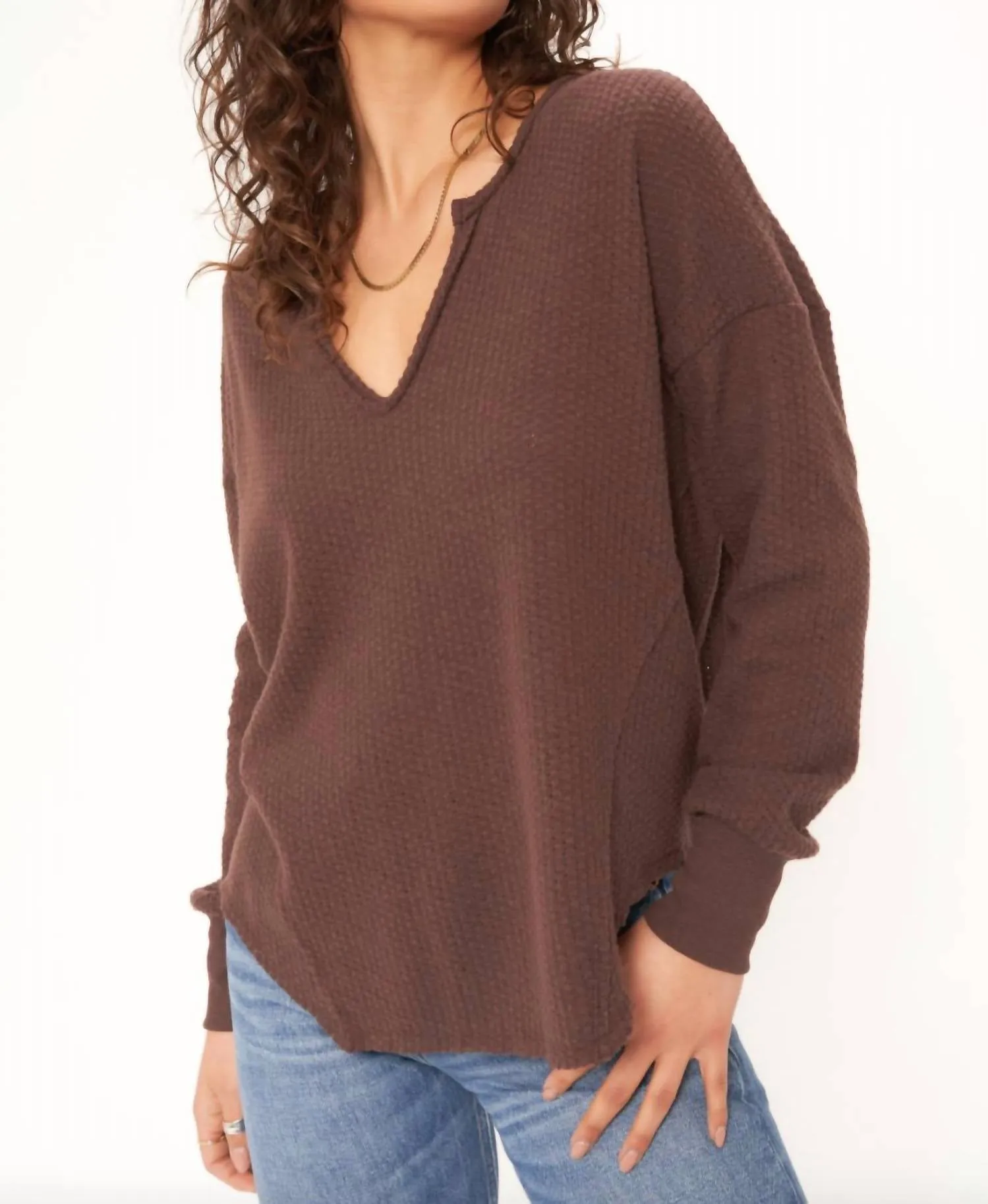 Borderline Cozy Thermal Notch V-Neck Longsleeve In Rich Oak