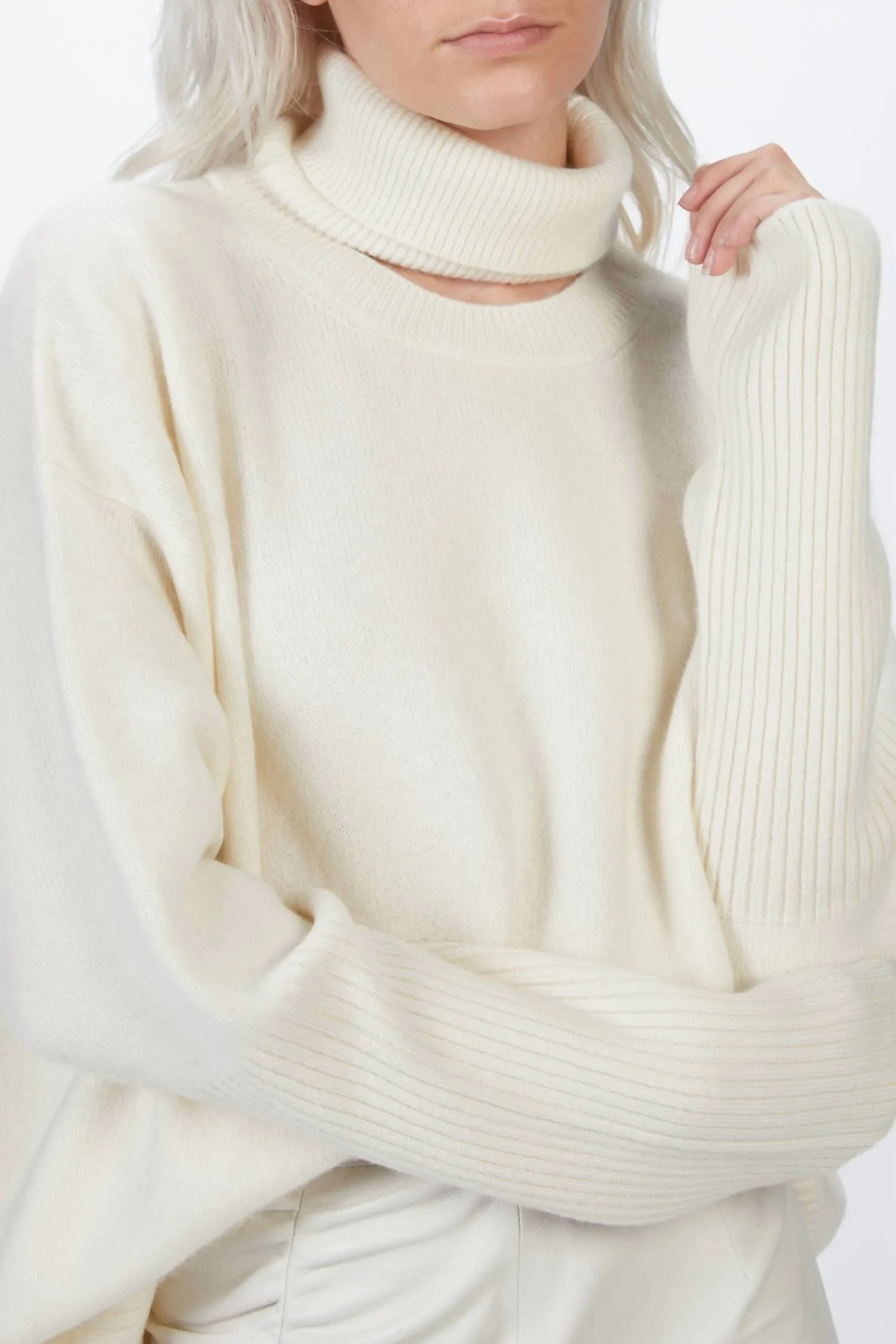 Cashmere Turtleneck Jumper In Off White