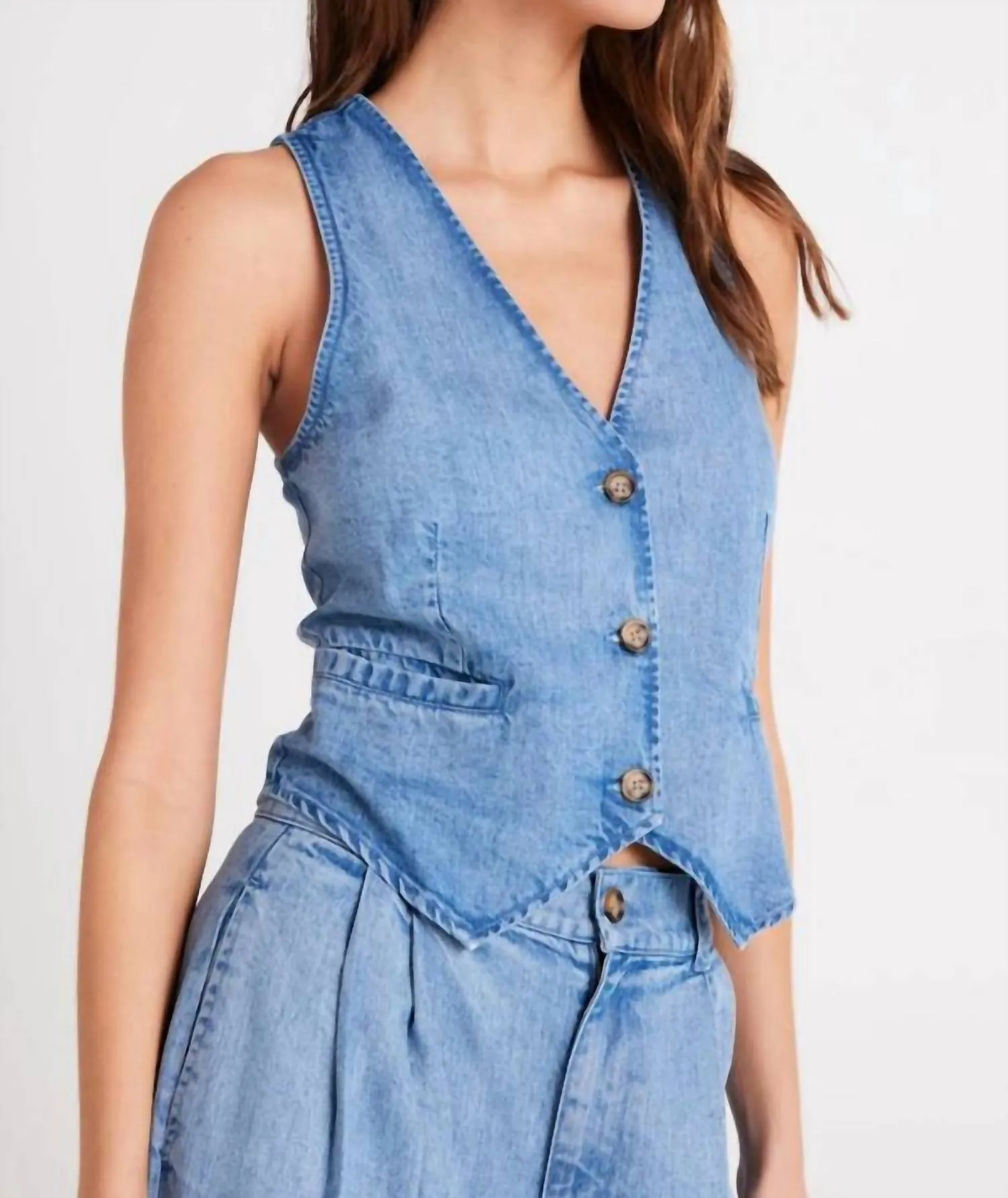 Cinch Back Vest In Vintage Horizon Wash