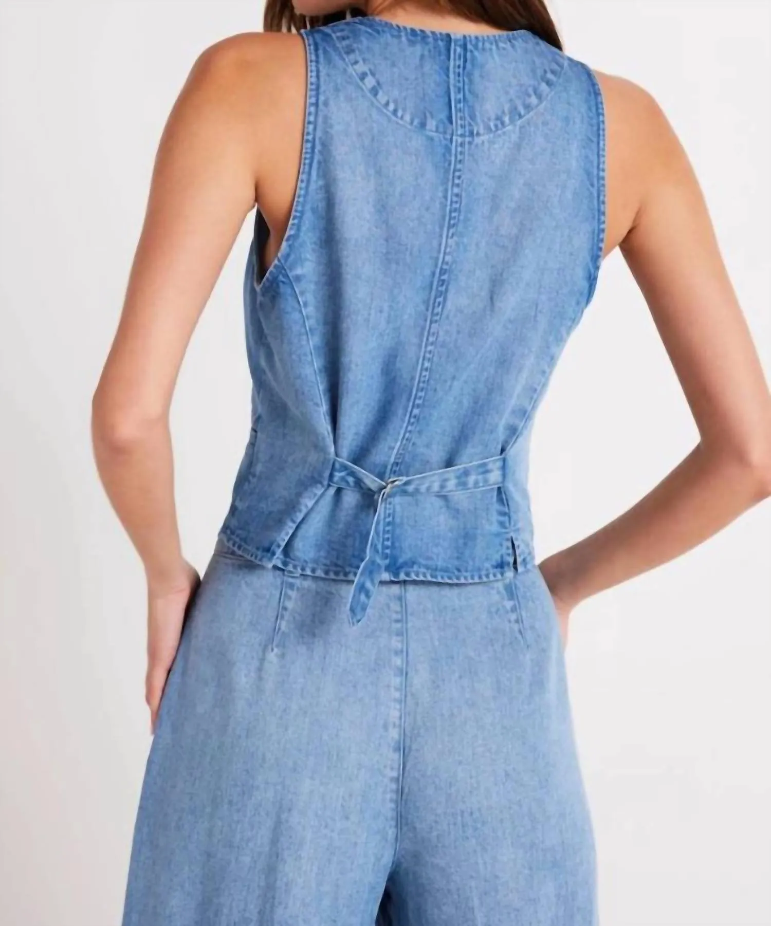 Cinch Back Vest In Vintage Horizon Wash