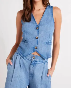 Cinch Back Vest In Vintage Horizon Wash