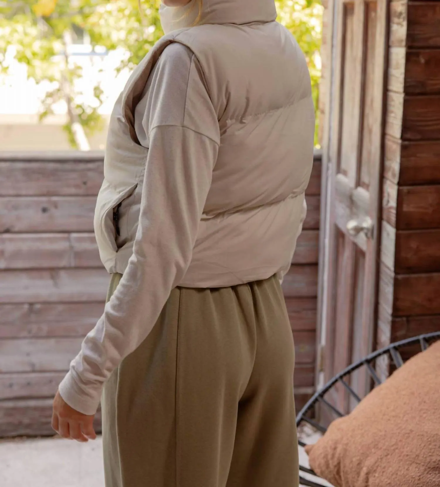Cropped Reversible Puffer Vest In Light Mocha