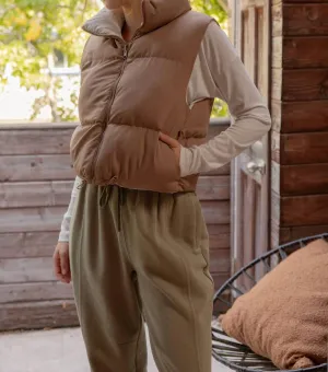 Cropped Reversible Puffer Vest In Light Mocha