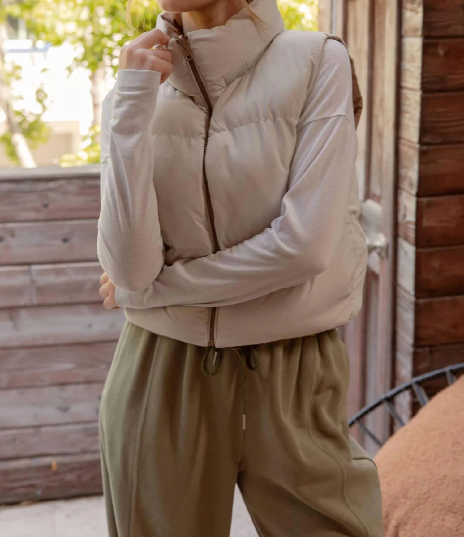 Cropped Reversible Puffer Vest In Light Mocha