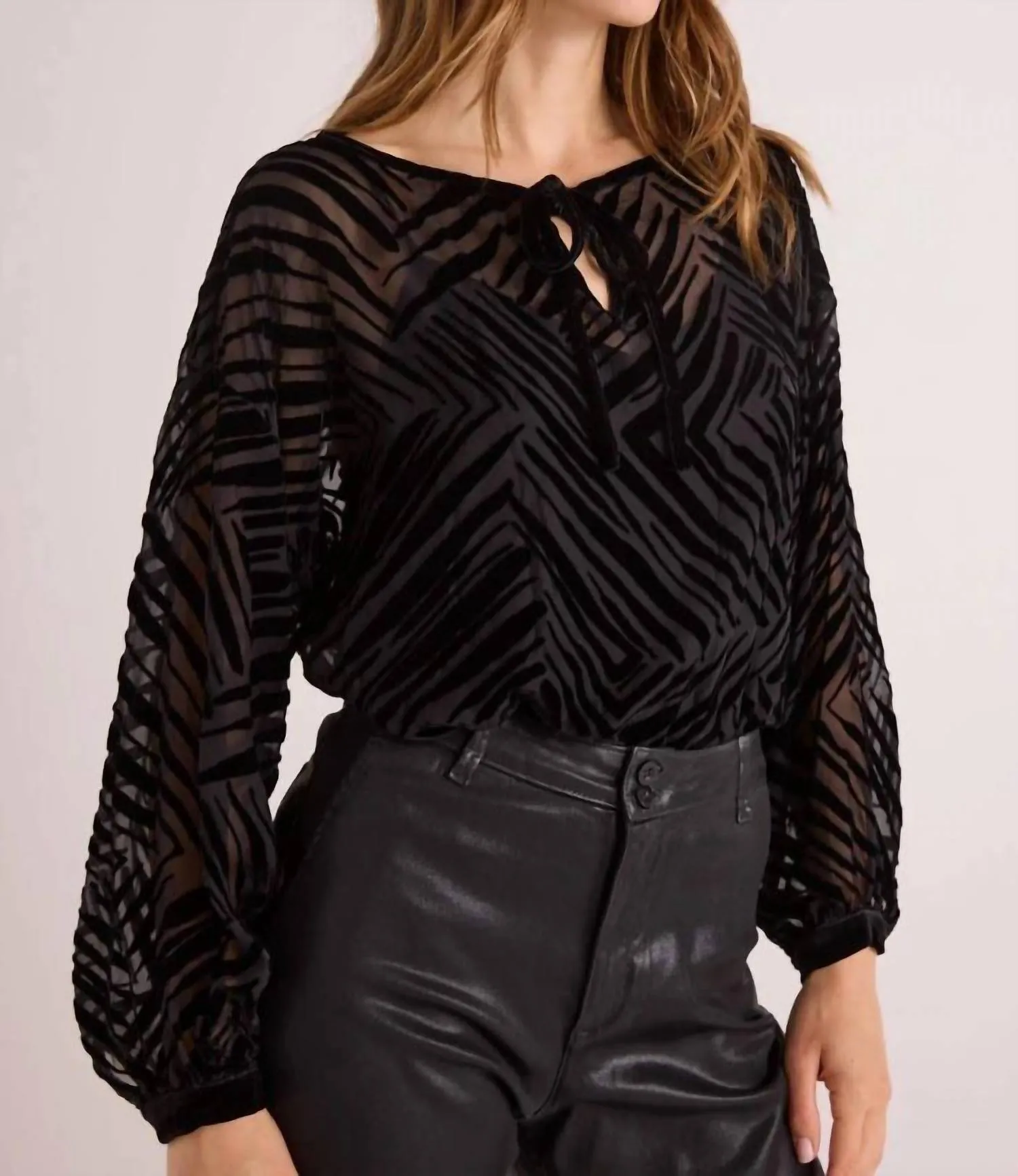 Drop Shoulder Pullover In Black