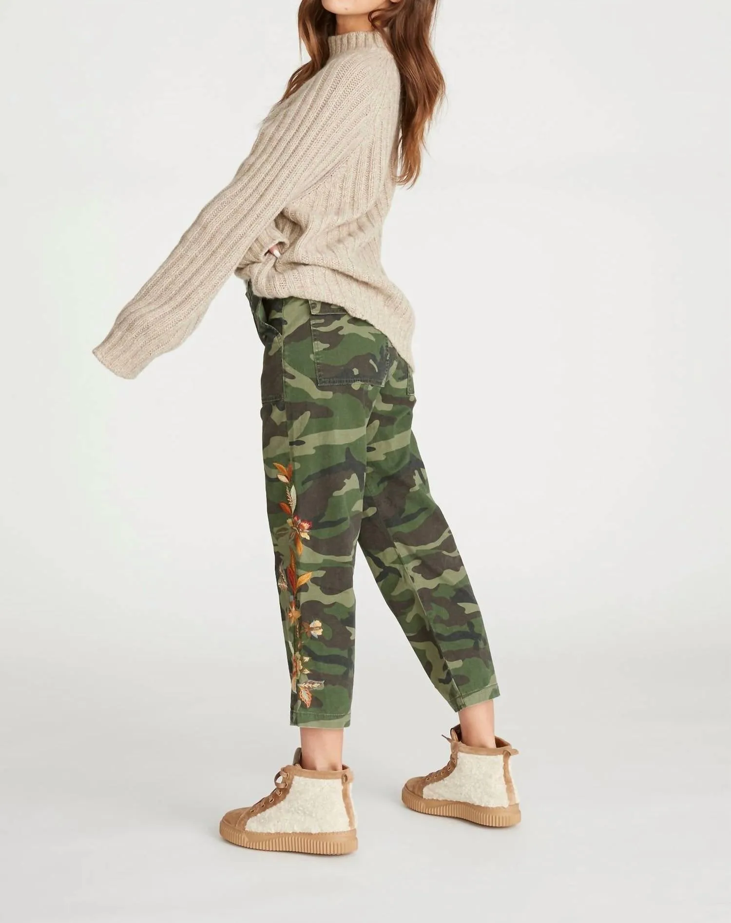Embroidered Capris In Camo