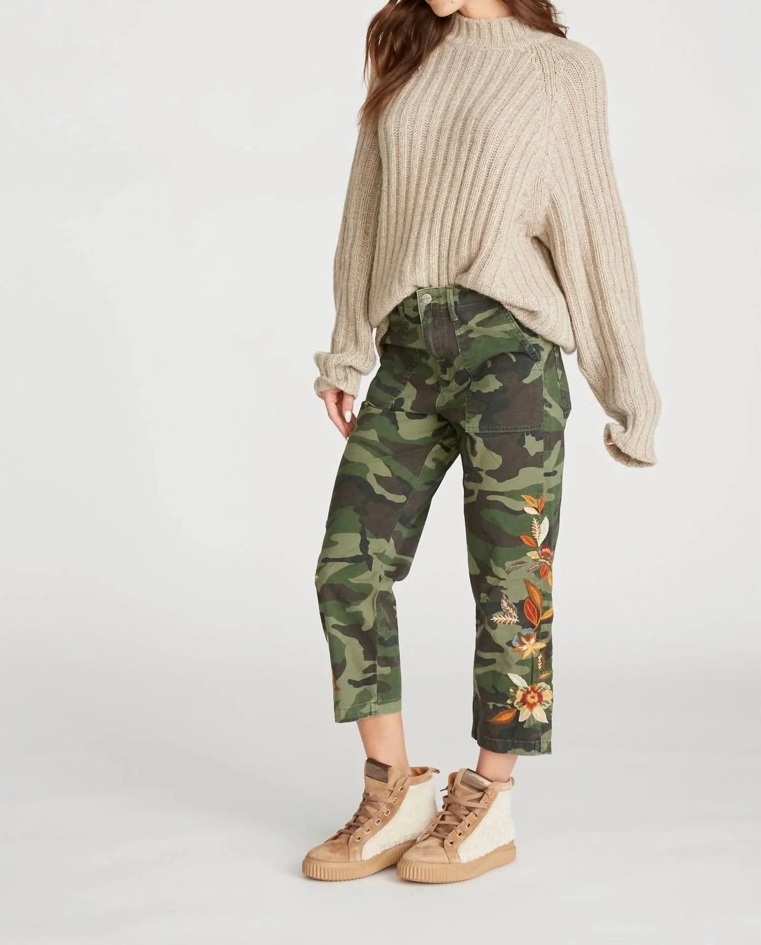 Embroidered Capris In Camo