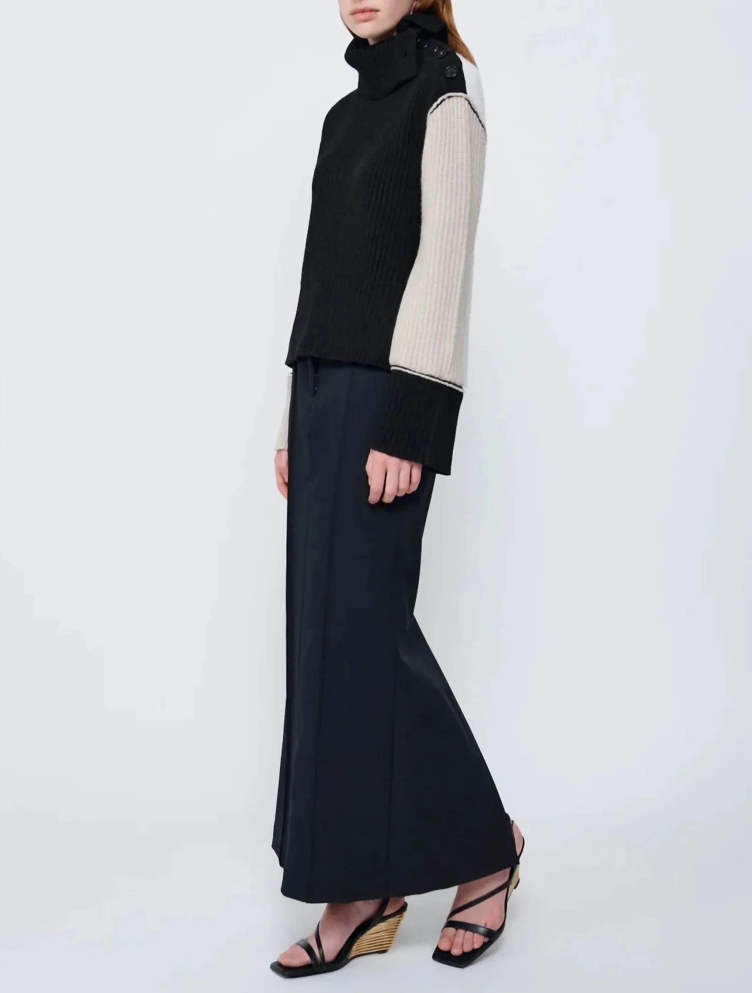 Flores Sweater In Black