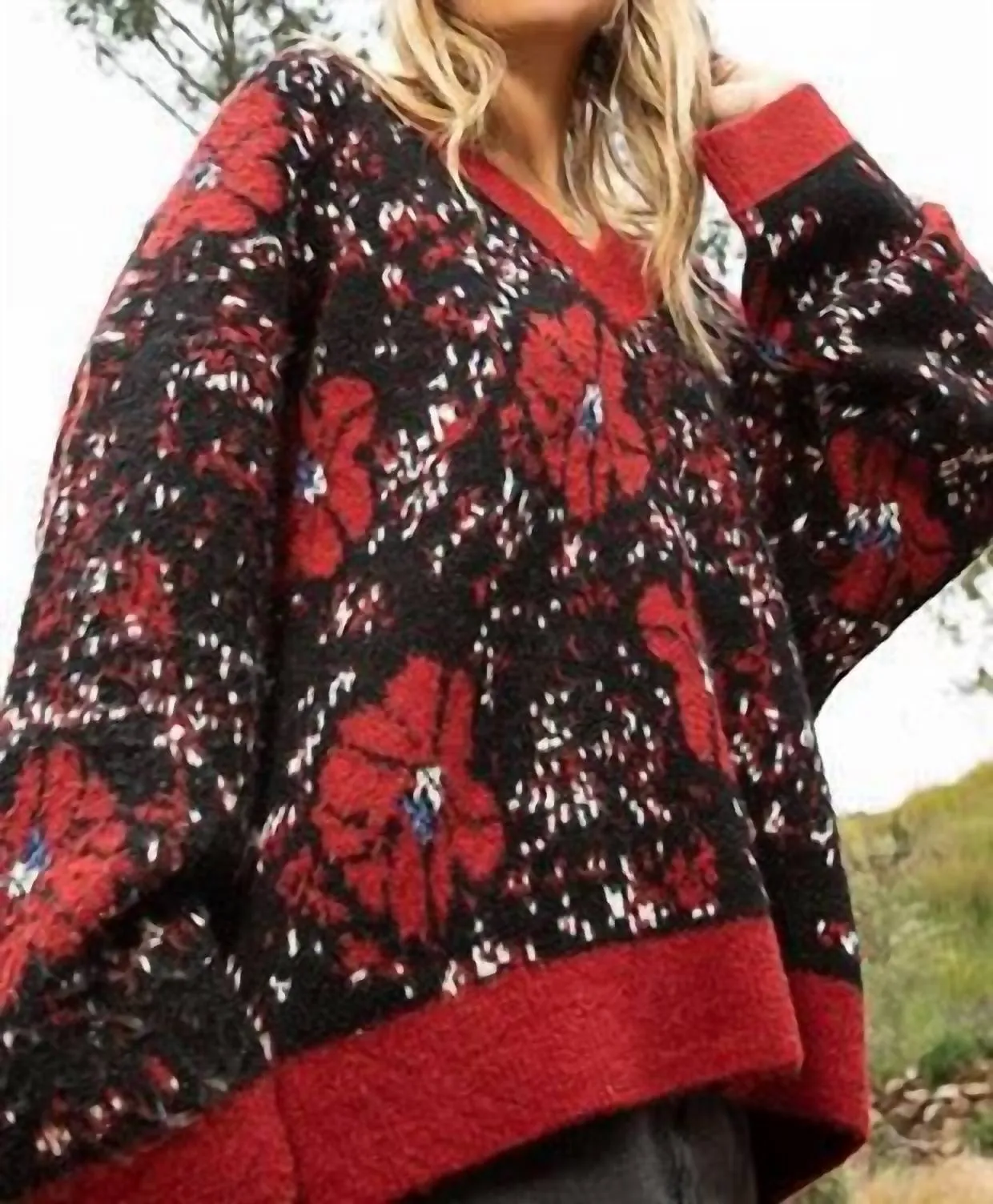 Hibiscus Print Sweater In Black And Red