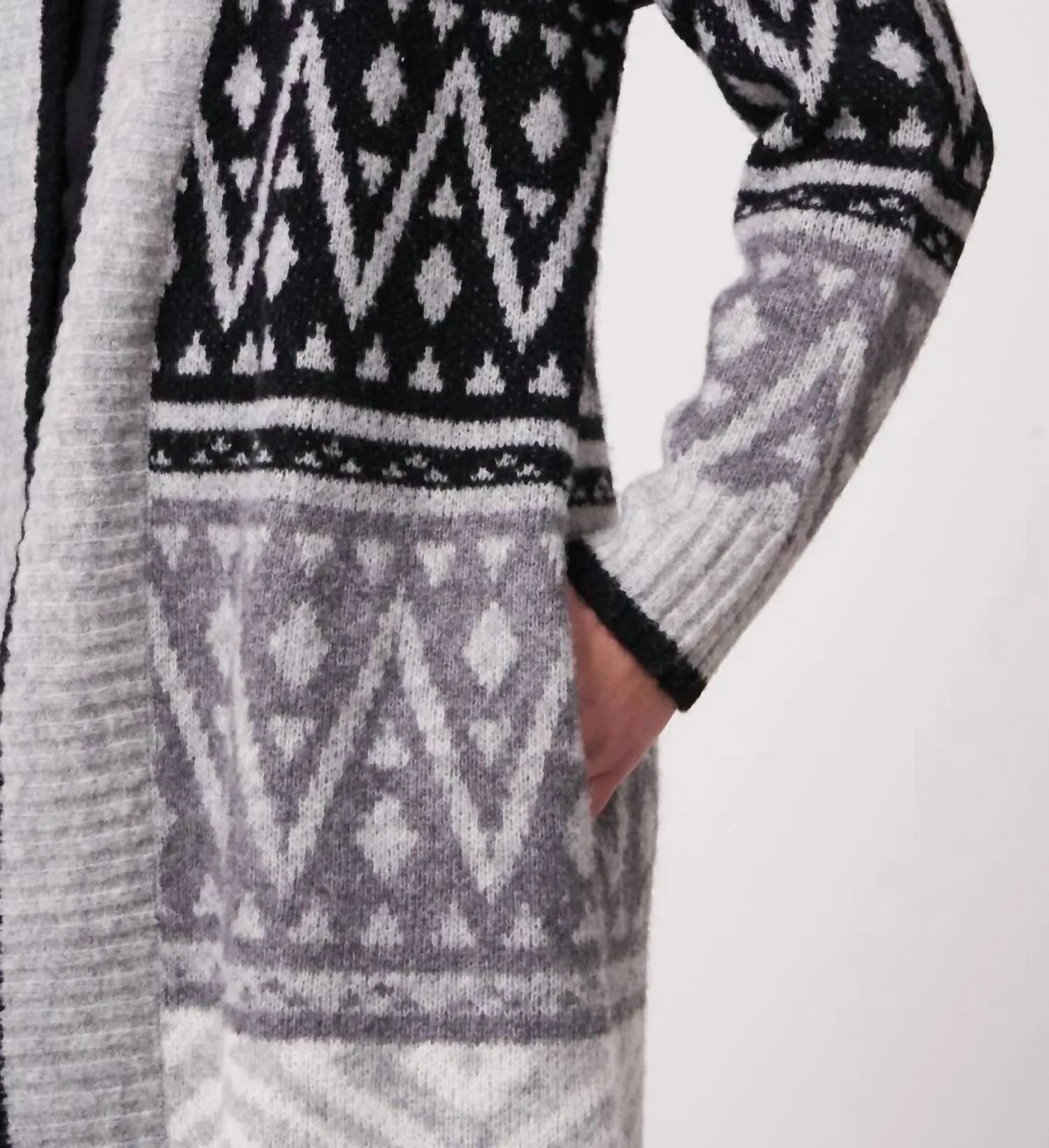 Intarsia Knitted V-Neck Cardigan In Black Creme