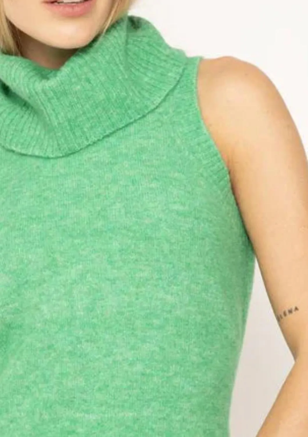 Lilia Sleeveless Sweater In Green