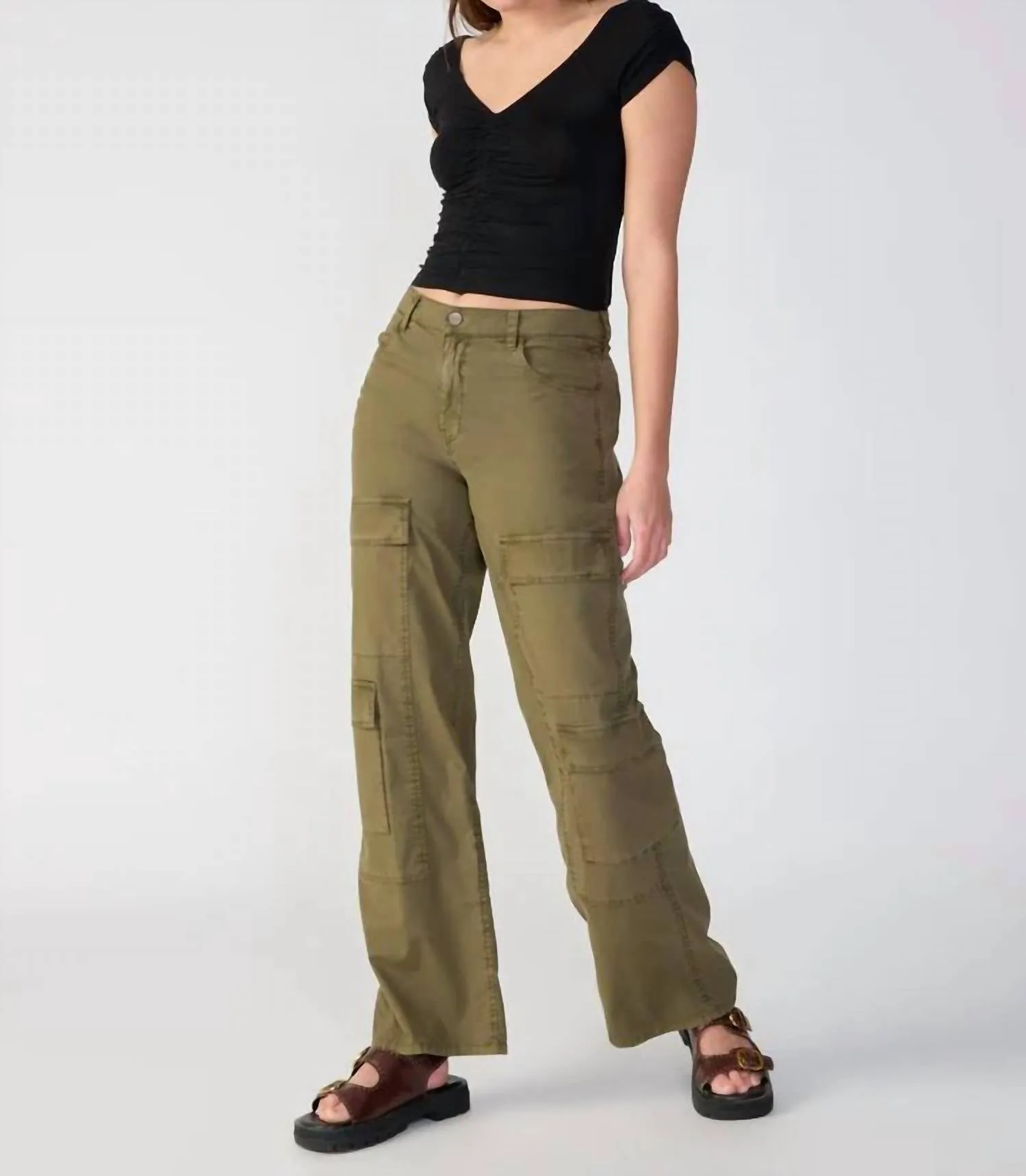 Low Slung Y2K Standard Rise Cargo Pant In Mossy Green