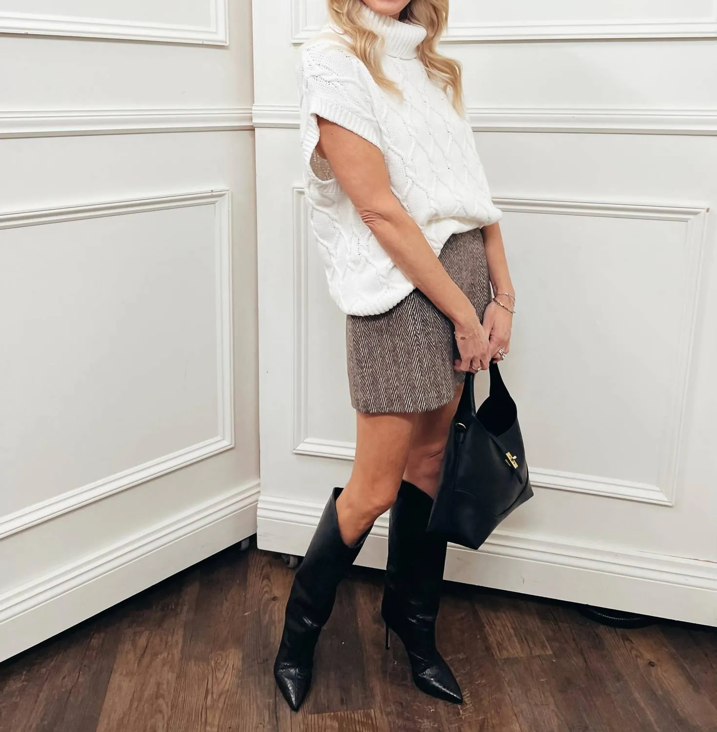 Rosco Sleeveless Turtleneck Sweater In White