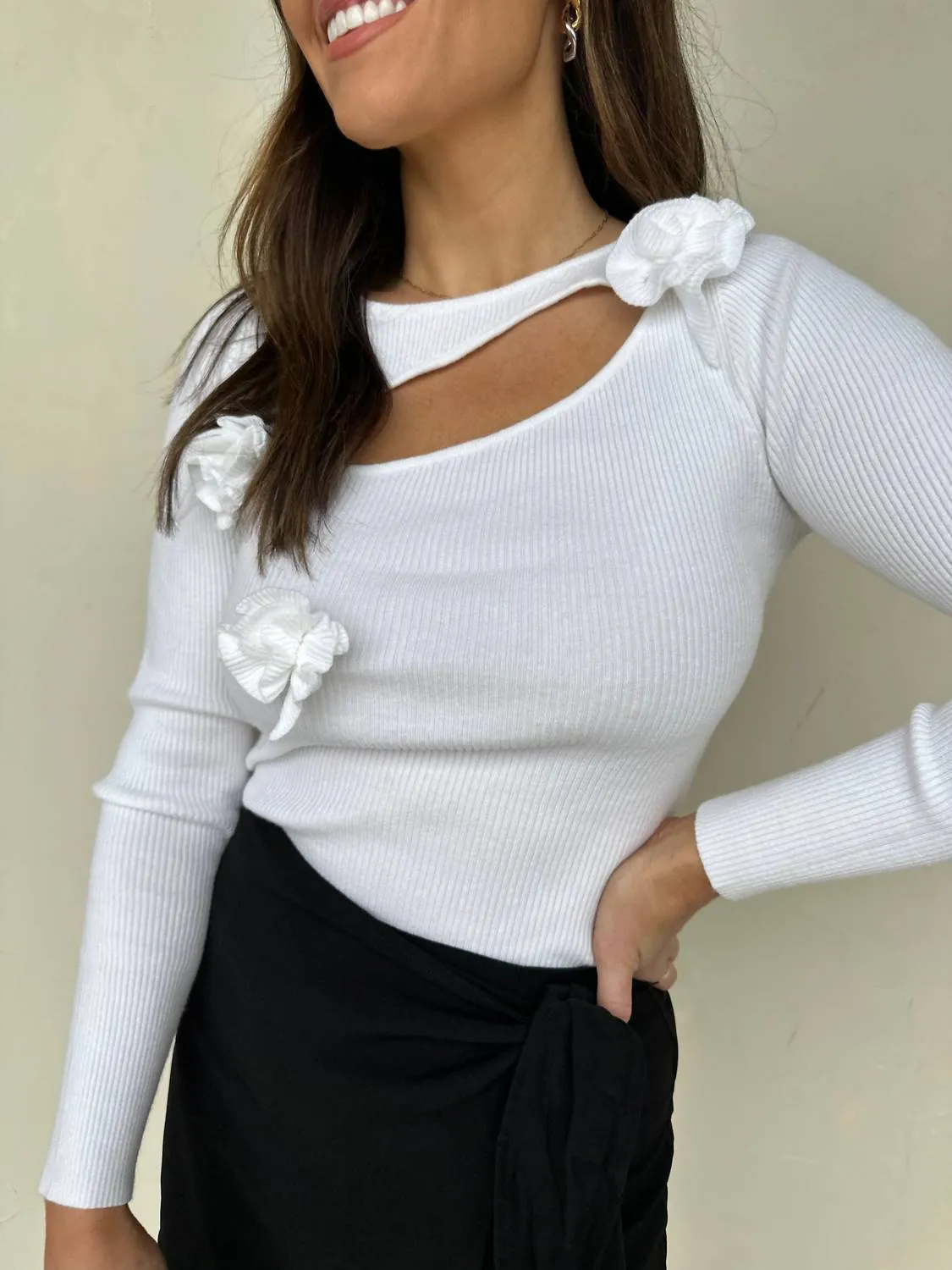 Rosette Detail Cutout Sweater In White
