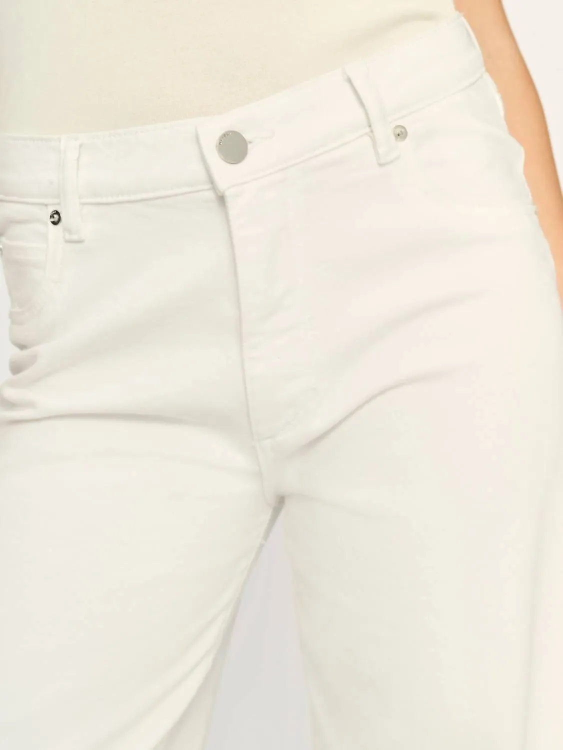 Thea Boyfriend Relaxed Tapered Jean In White