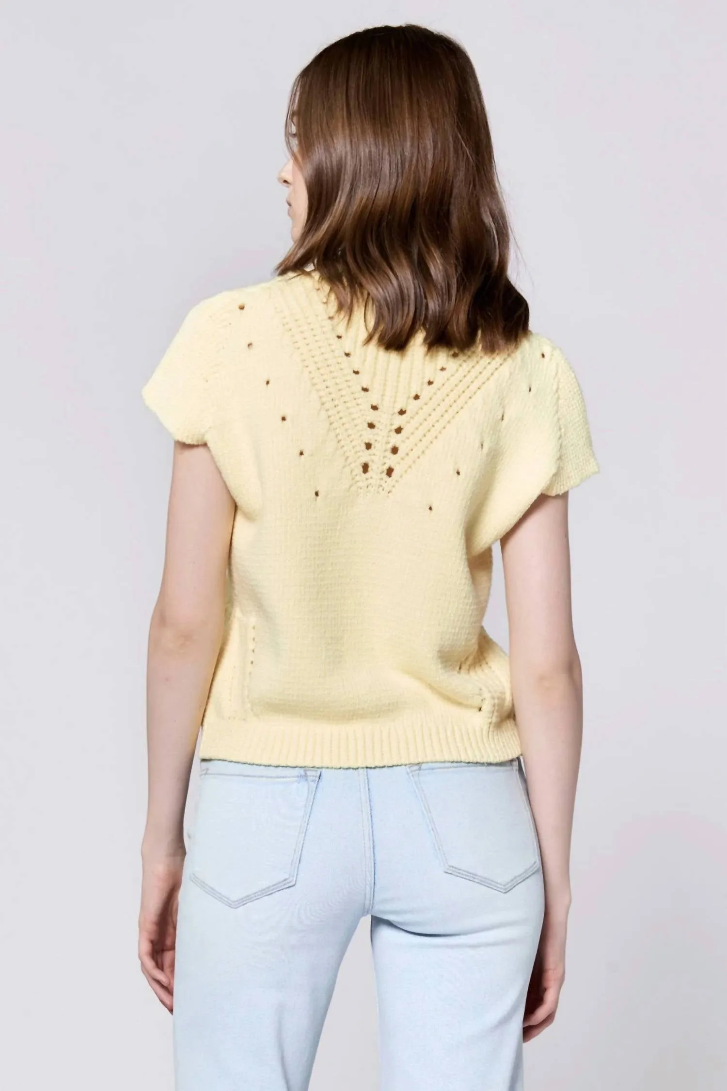 Una V-Neck Sleeveless Sweater In Pale Banana