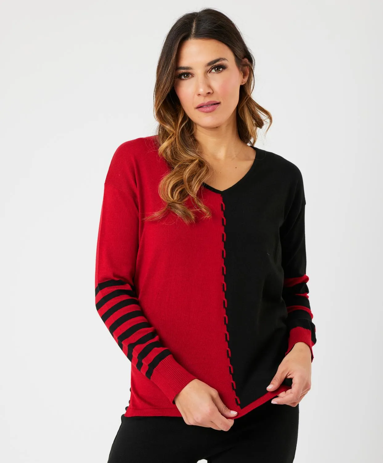 V-Neck Cable Sleeve Sweater In Black/red