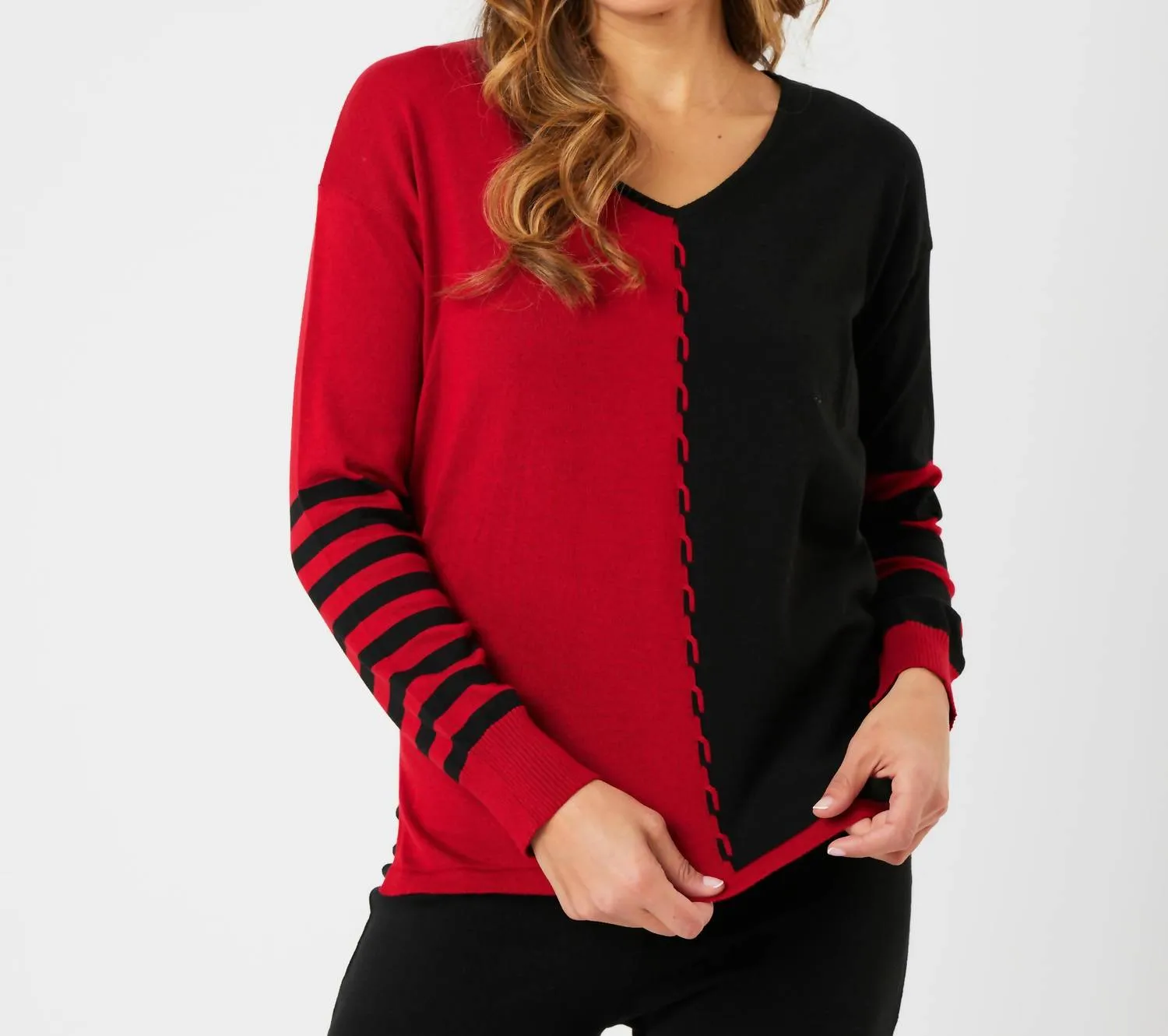V-Neck Cable Sleeve Sweater In Black/red