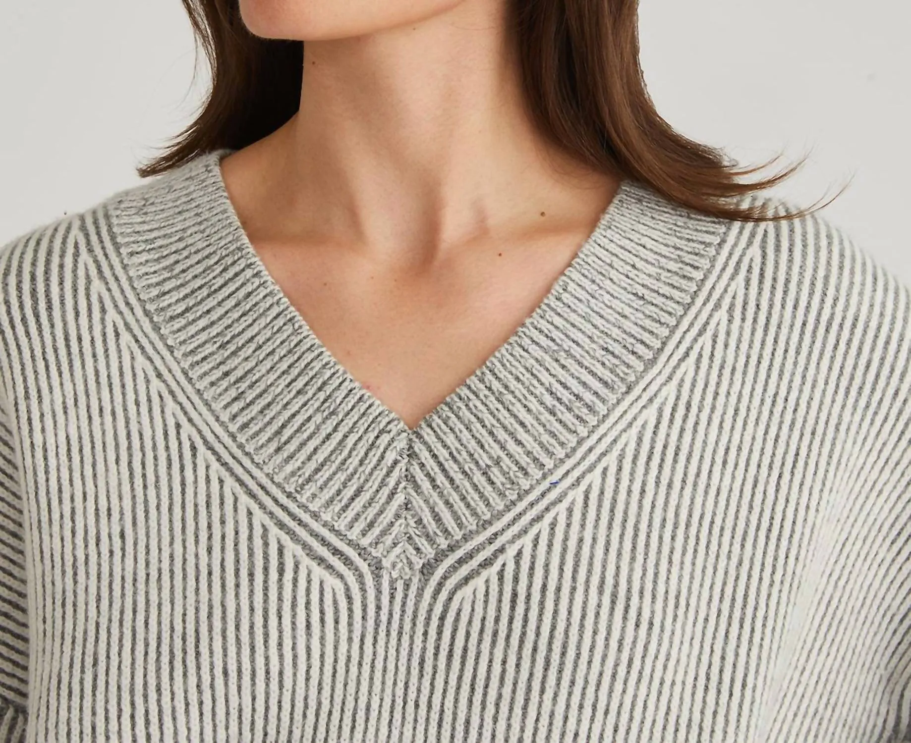 V-Neck Plaited Cozy Tunic Sweater In Smoke Gray Multi
