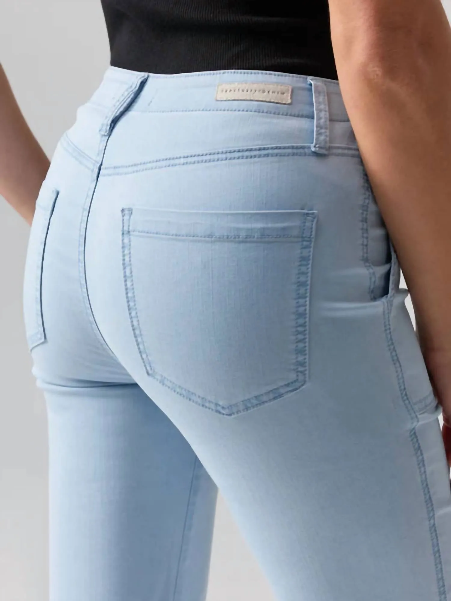 Vacation Crop Pant In Ultra Pale